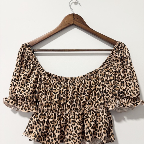 Urban Outfitters Happy Puff Sleeve Leopard Print Crop Top Womens Size Medium - Picture 9 of 10